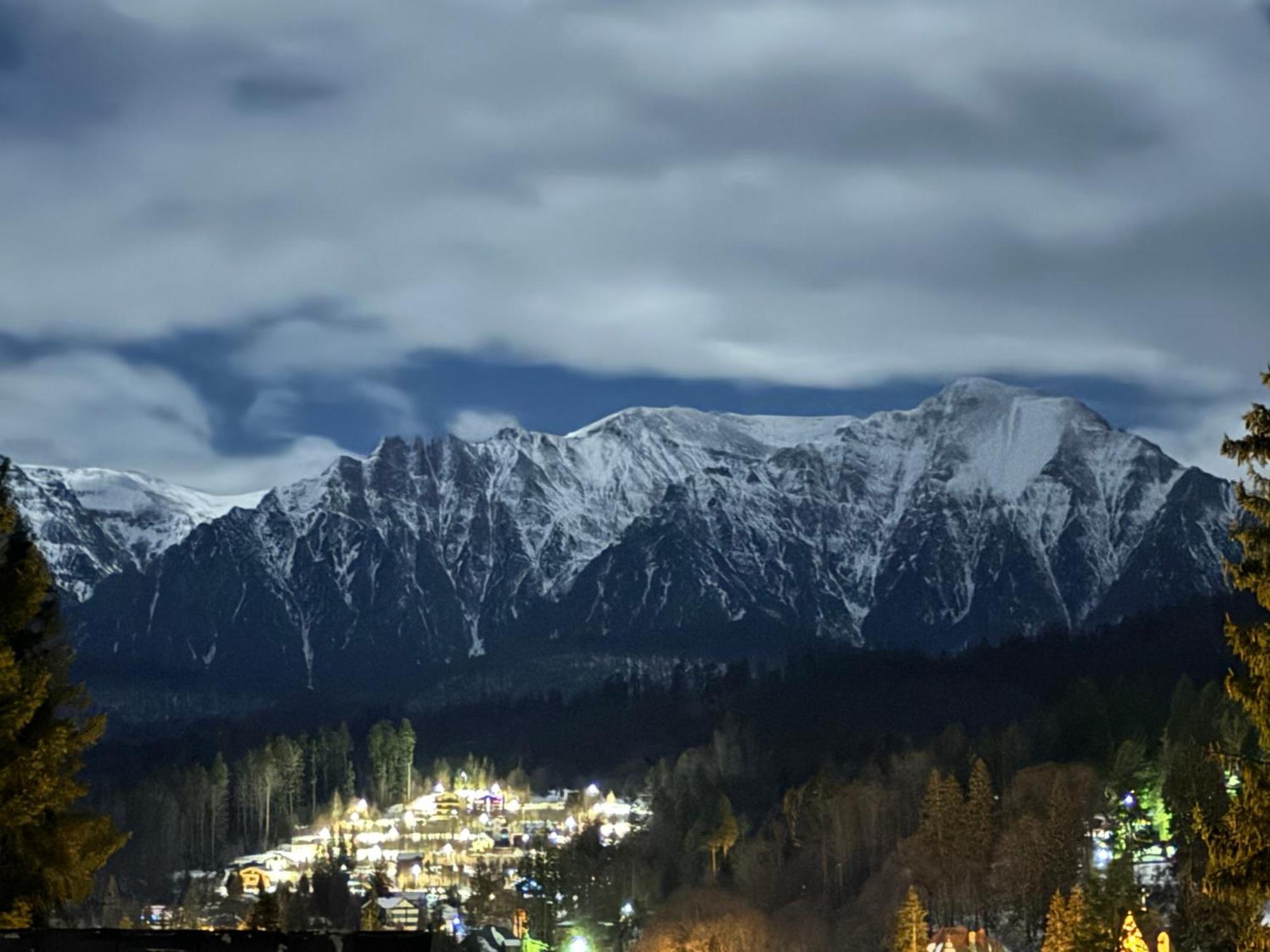 Pine Peak Apartments Predeál Kültér fotó