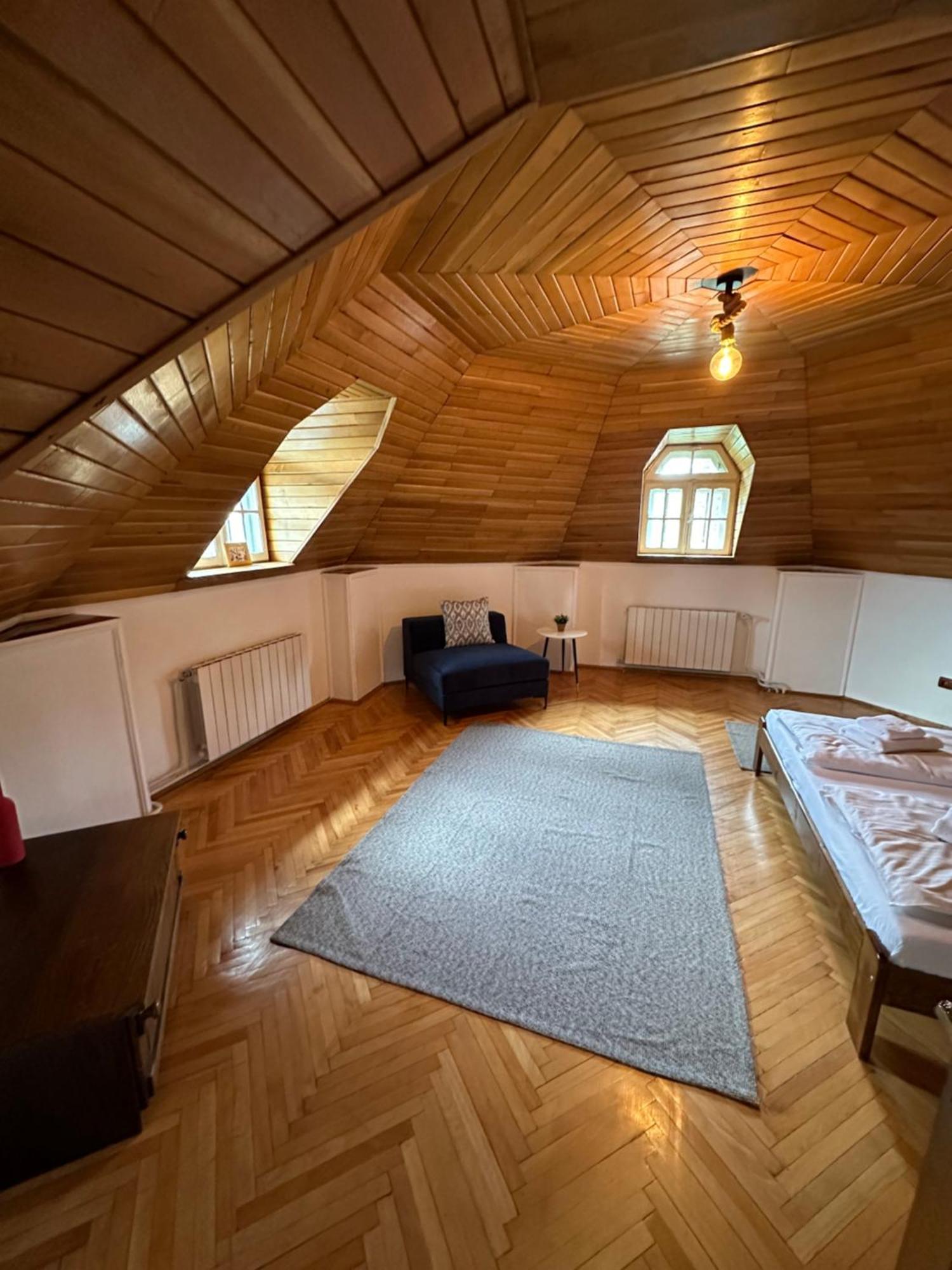 Pine Peak Apartments Predeál Kültér fotó