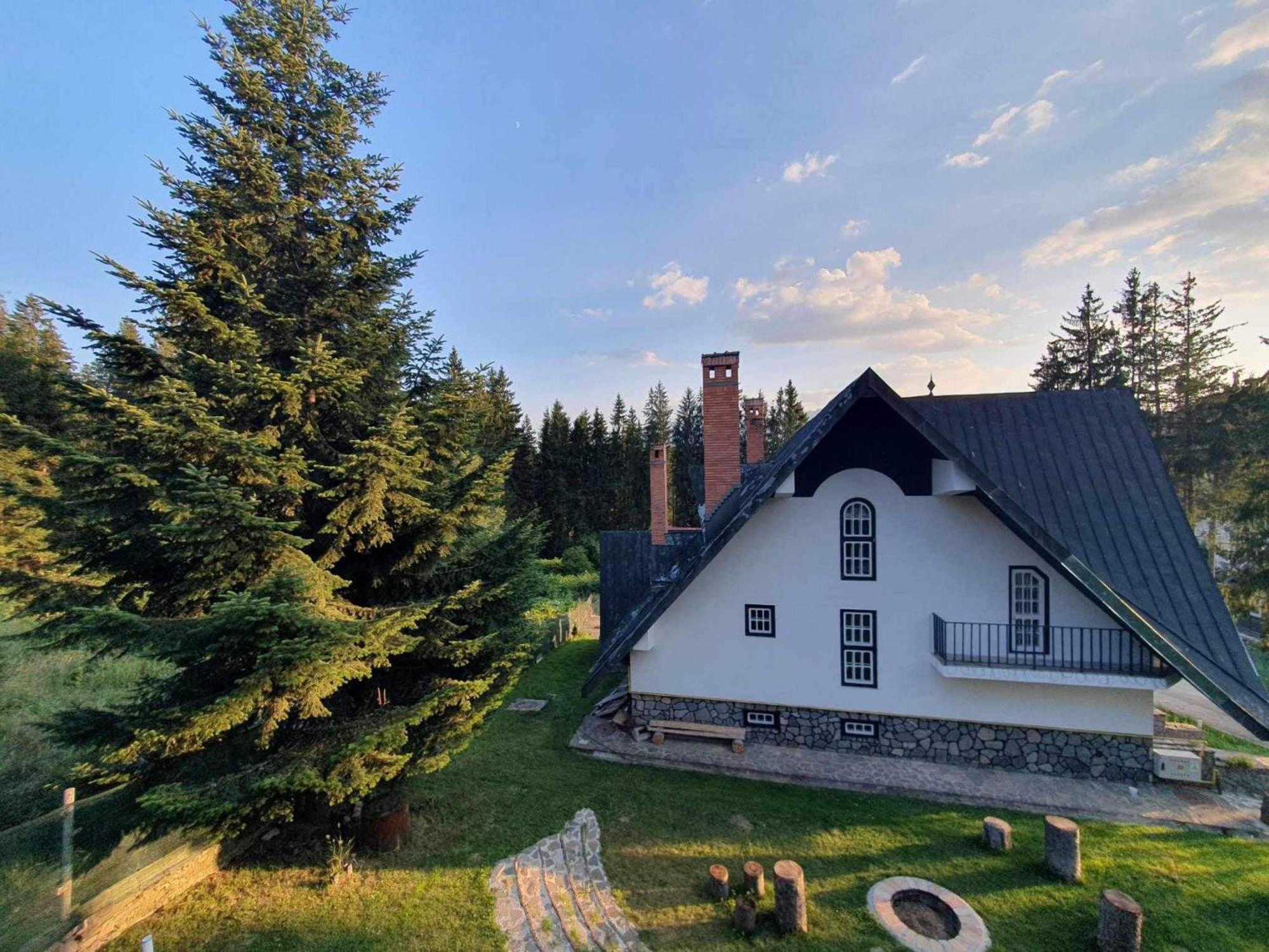 Pine Peak Apartments Predeál Kültér fotó