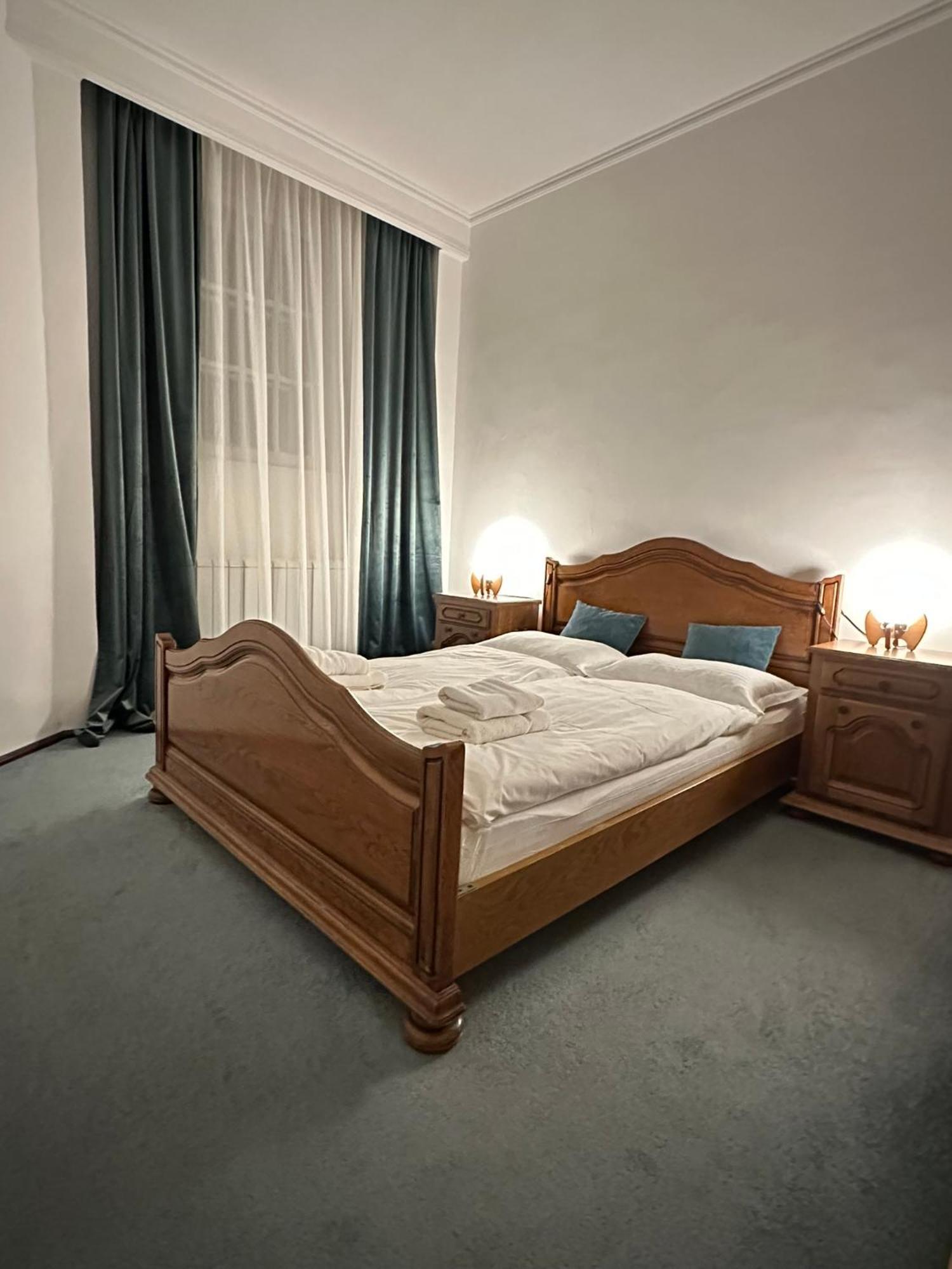 Pine Peak Apartments Predeál Kültér fotó