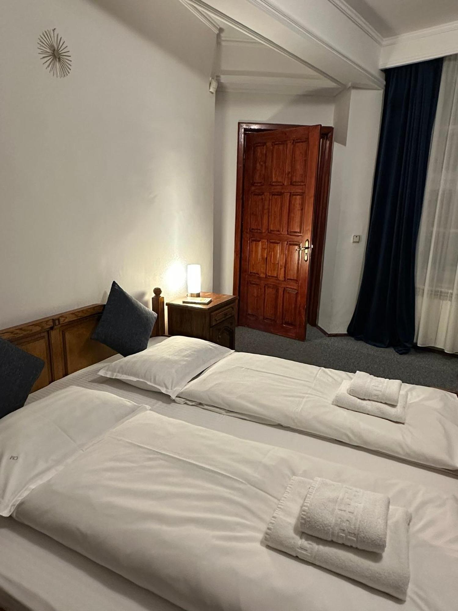 Pine Peak Apartments Predeál Kültér fotó